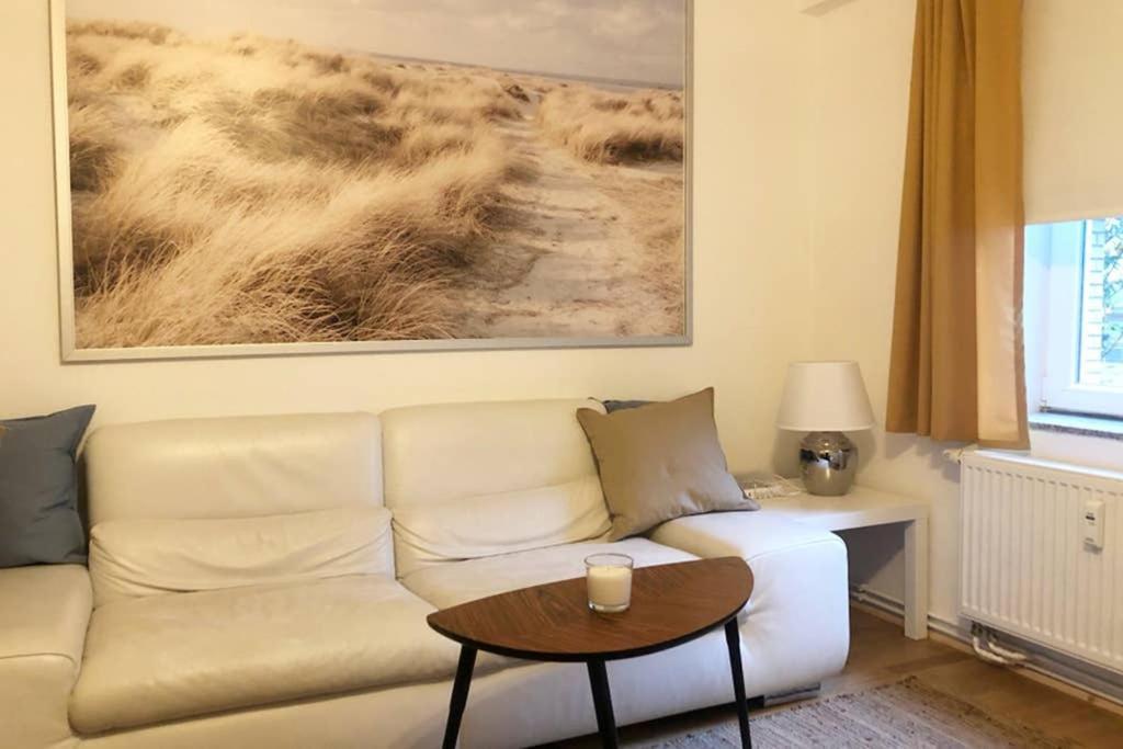Gemuetliche Sanierte 1 Zimmer Wohnung Mit Privatem Parkplatz Im Zentrum Кіль Екстер'єр фото